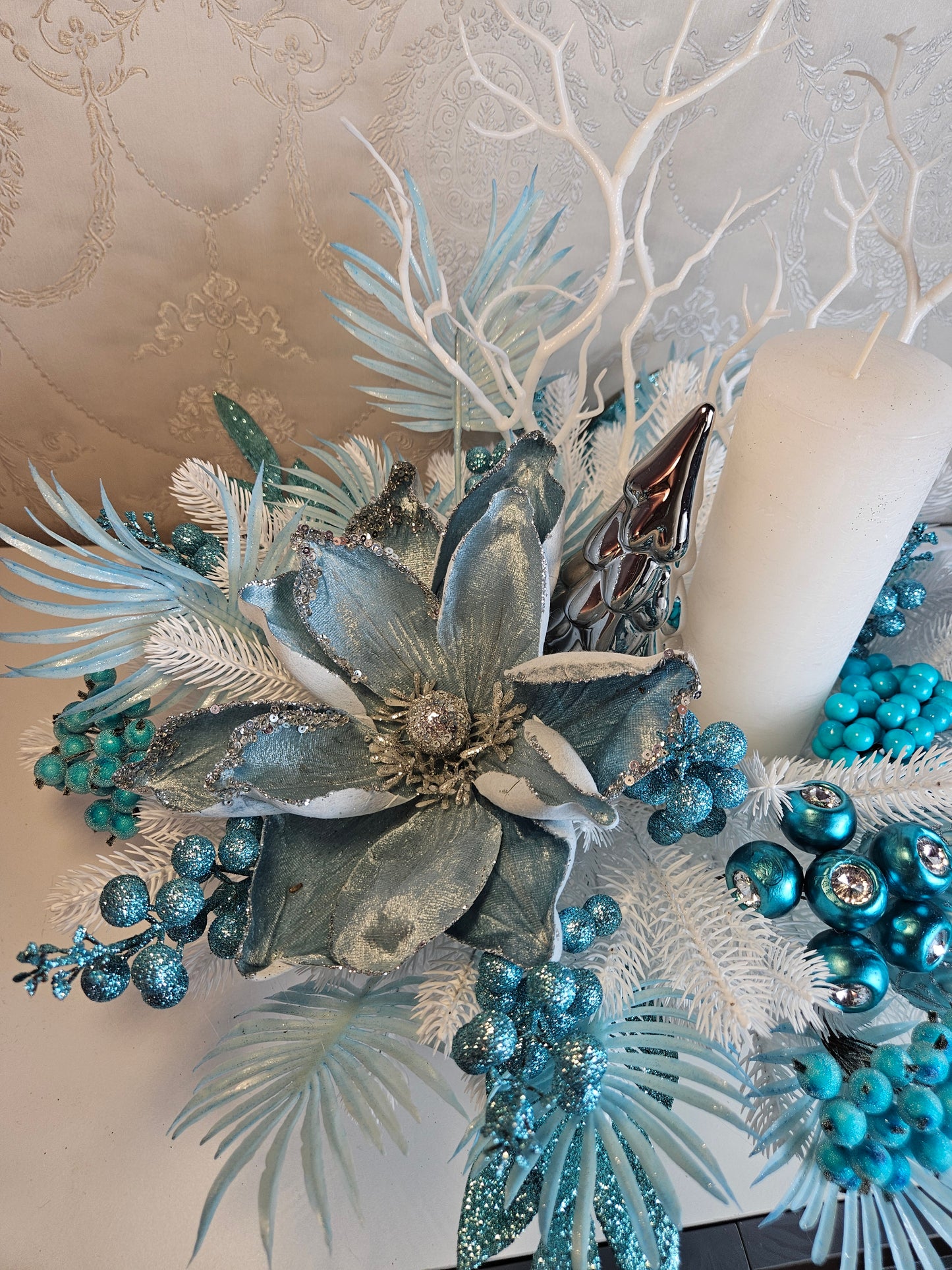 Weihnachtsgesteck + 1 Kerze, Geschenk, Tischdekor, Tischgesteck, Winterdekor,Advent weiss türkis silber