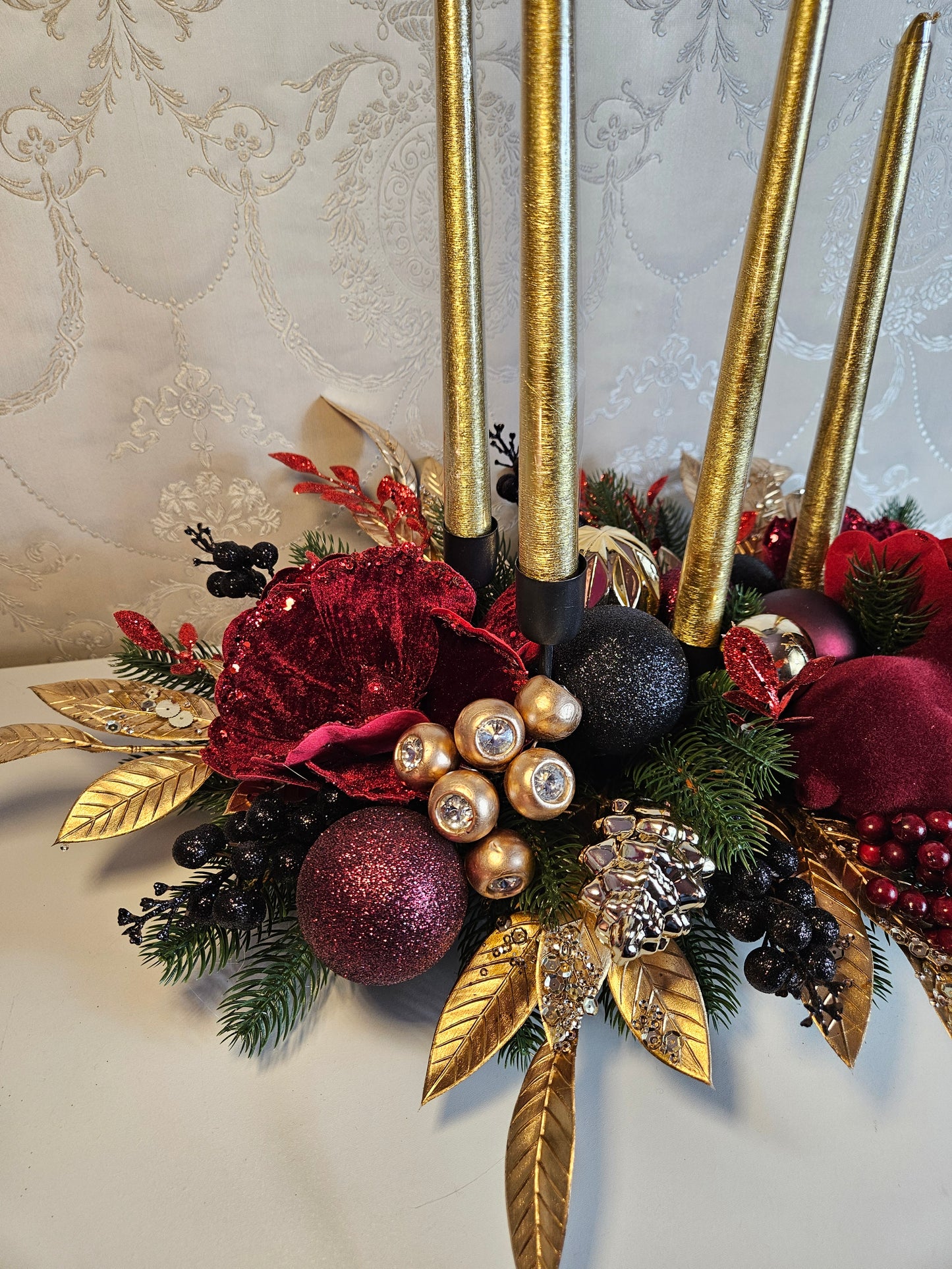 Advent Gesteck + 4 Kerzen, Tischdekor, Tischgesteck, Winterdekor, Adventdekoration rot gold schwarz