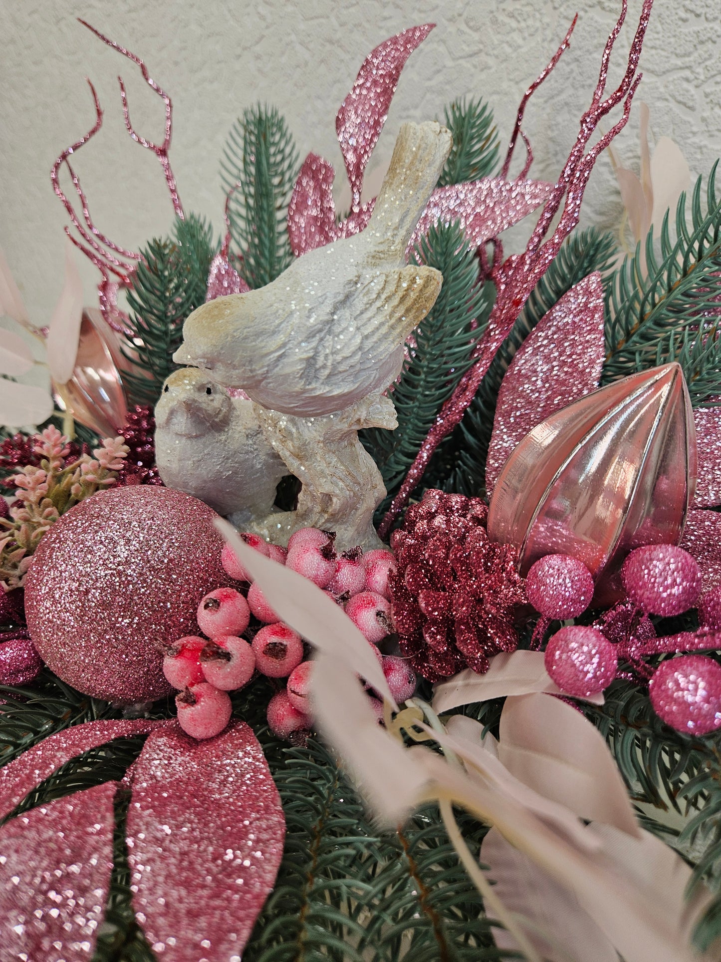 Weihnachtsgesteck, Weihnachtsdeko, Adventsgesteck, Tischgesteck, Festliche Dekor rosa weiß blaue Tanne