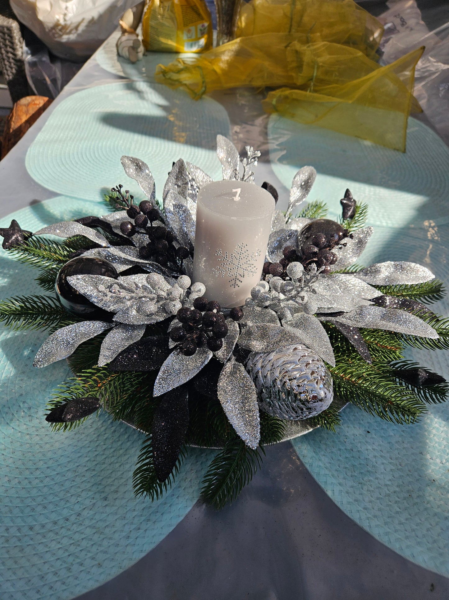 Weihnachtsgesteck + Kerze, Gesteck, Tischdekor, Tischgesteck, Winterdekor,Advent schwarz grün grau silber