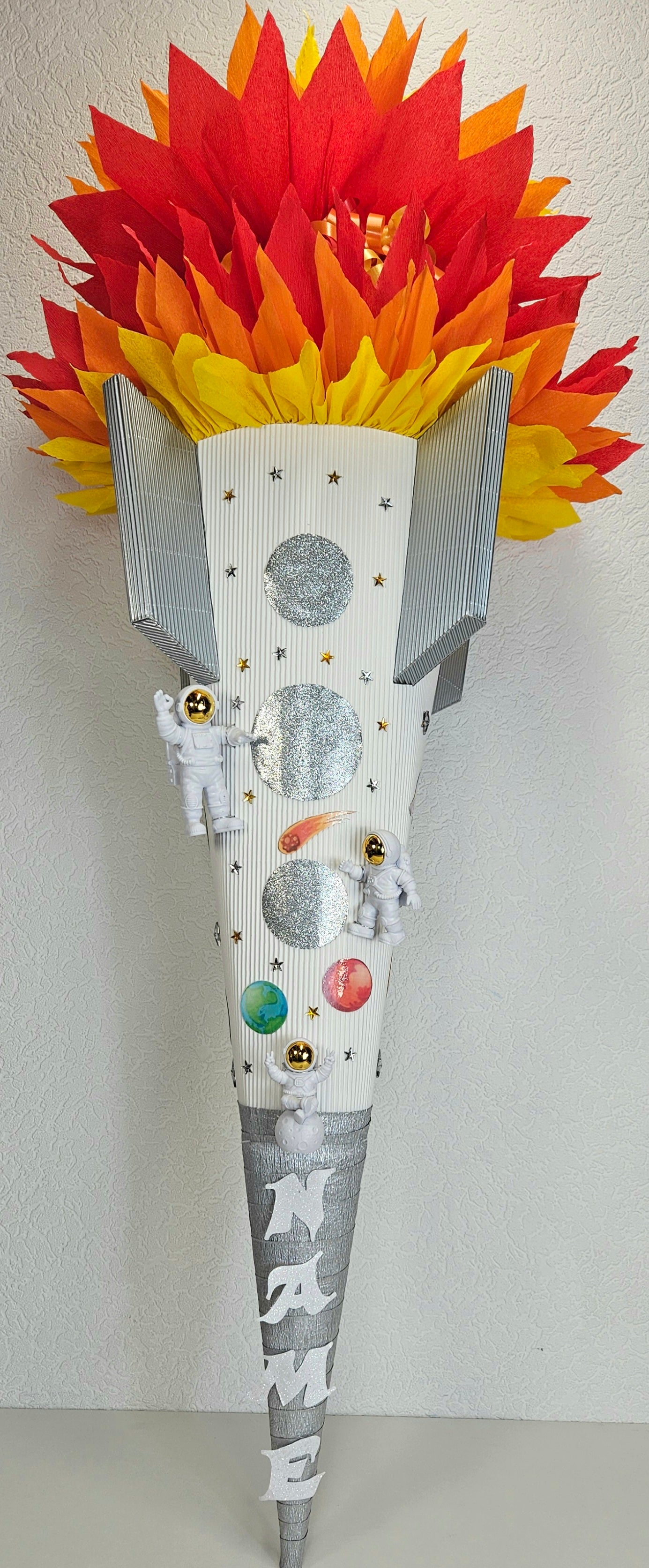 SCHULTÜTE ZUCKERTÜTE "WELTALL / RAKETE / RAUMSCHIFF / ASTRONAUTEN" für Jungs weiß silber gelb orange rot