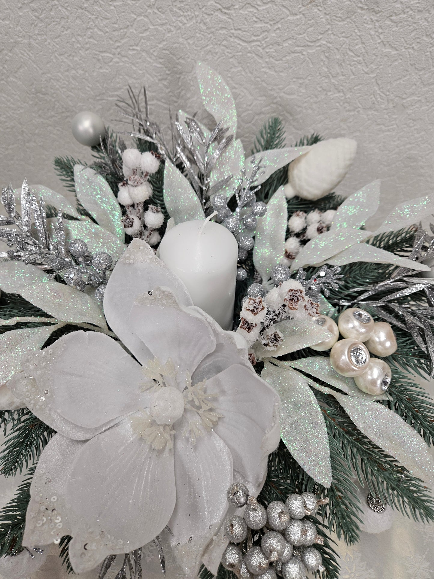 Weihnachtsgesteck + Kerze, Gesteck, Tischdekor, Tischgesteck, Winterdekor,Advent weiß silber