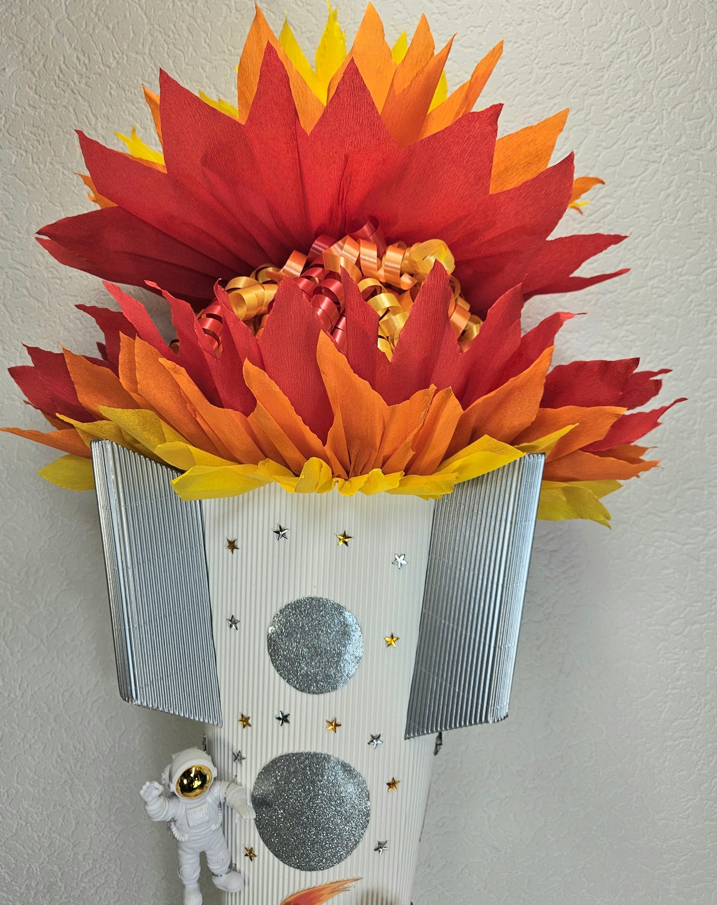 SCHULTÜTE ZUCKERTÜTE "WELTALL / RAKETE / RAUMSCHIFF / ASTRONAUTEN" für Jungs weiß silber gelb orange rot