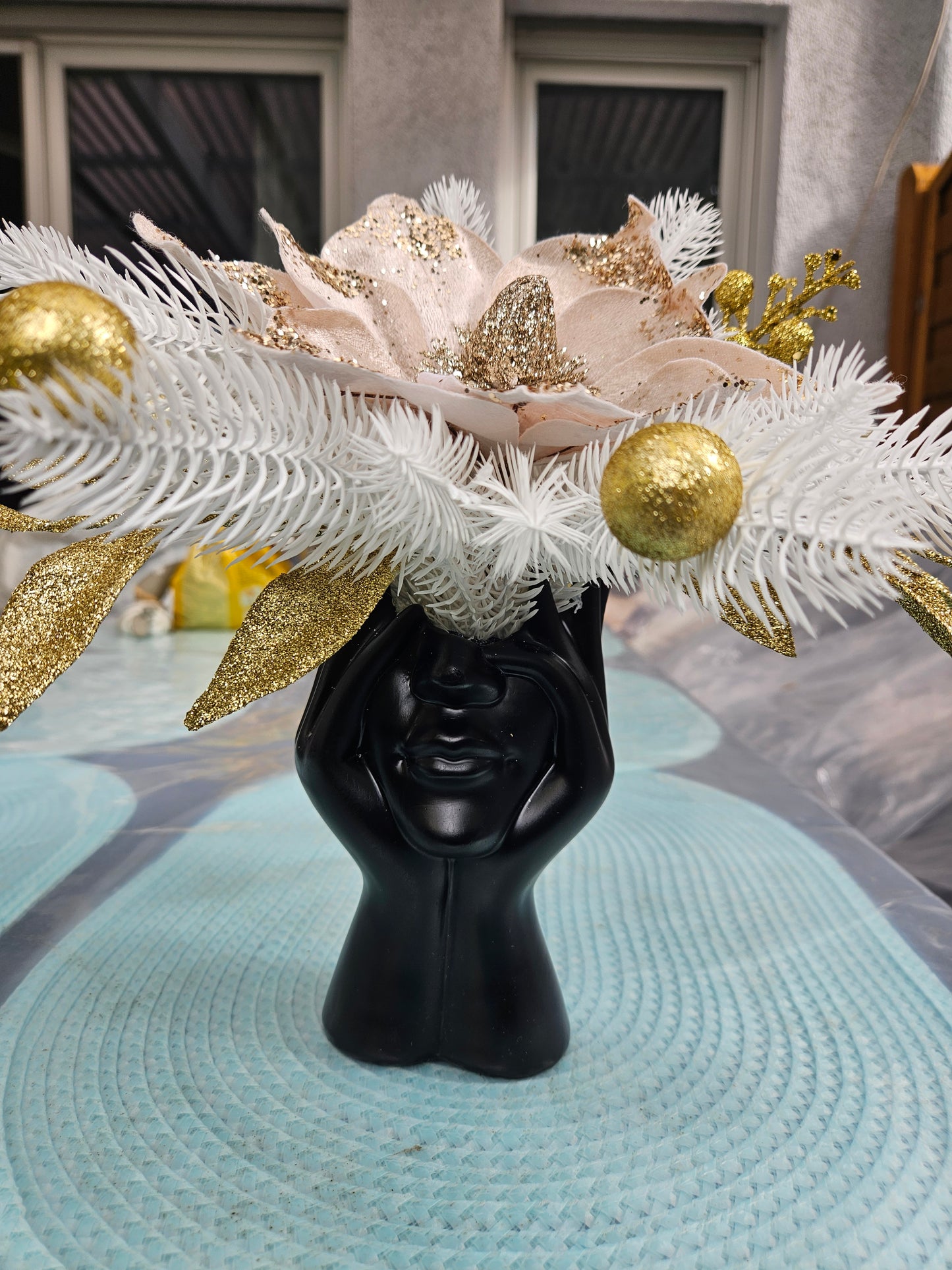 Weihnachtsgesteck + Kerze, Gesteck, Tischdekor, Tischgesteck, Winterdekor,Advent weiß schwarz gold