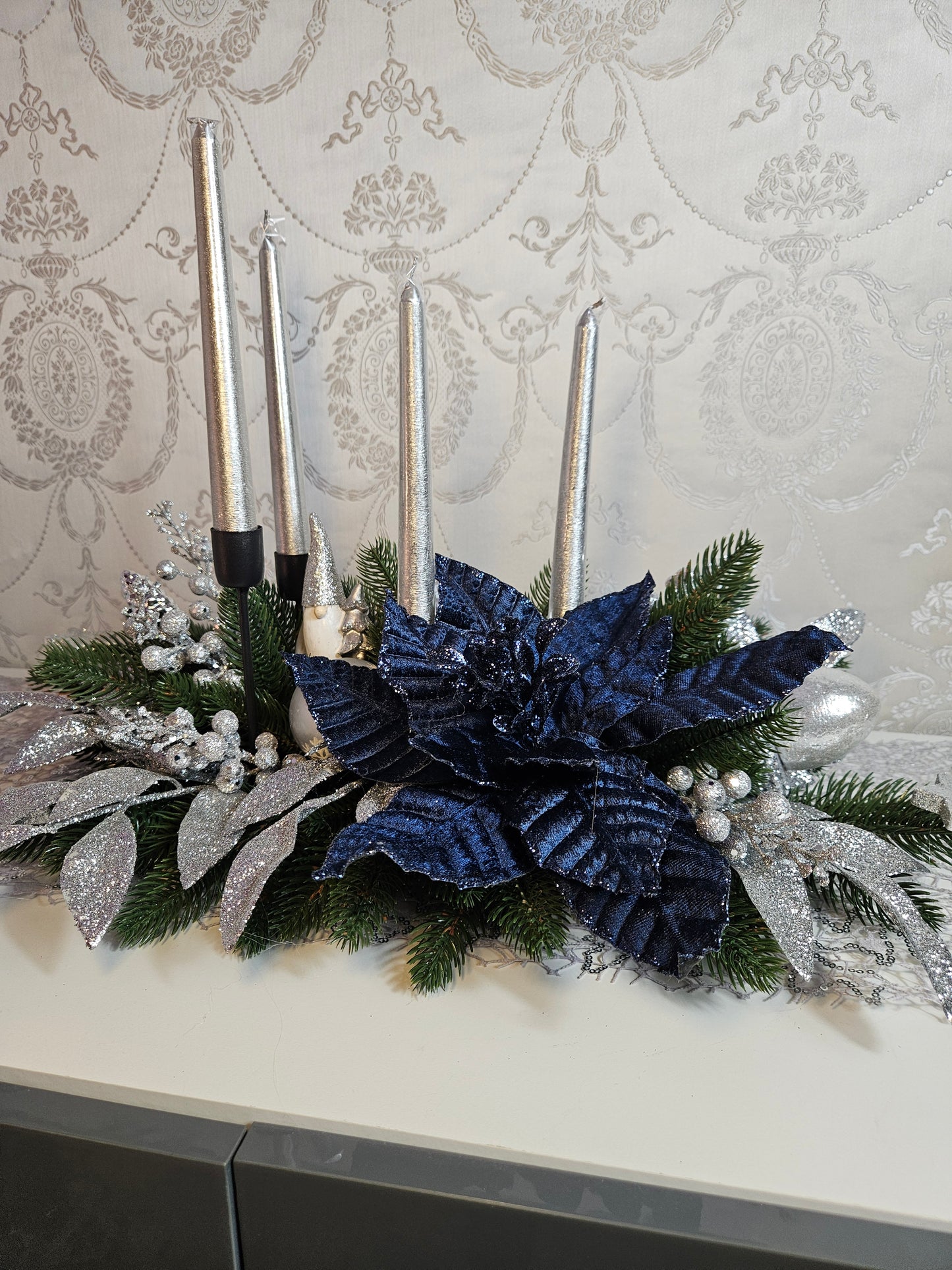 Advent Weihnachtsdekoration Christmas Gesteck + 4 Kerzen Tischdekor Tischgesteck Winterdekor Neuerjahr Christmas Dekorationen grün dunkelblau silber