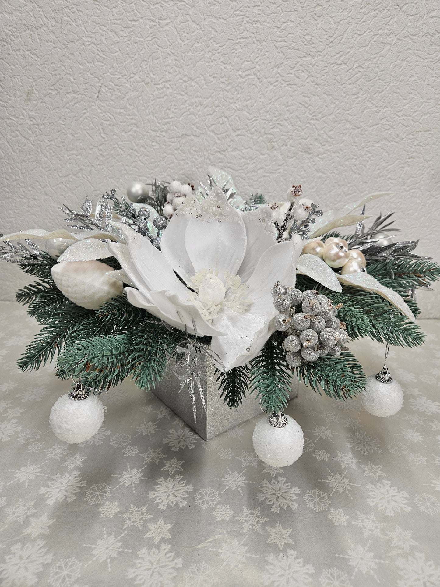 Weihnachtsgesteck + Kerze, Gesteck, Tischdekor, Tischgesteck, Winterdekor,Advent weiß silber