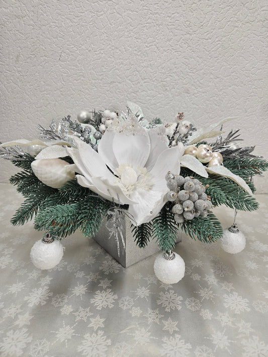 Weihnachtsgesteck + Kerze, Gesteck, Tischdekor, Tischgesteck, Winterdekor,Advent weiß silber