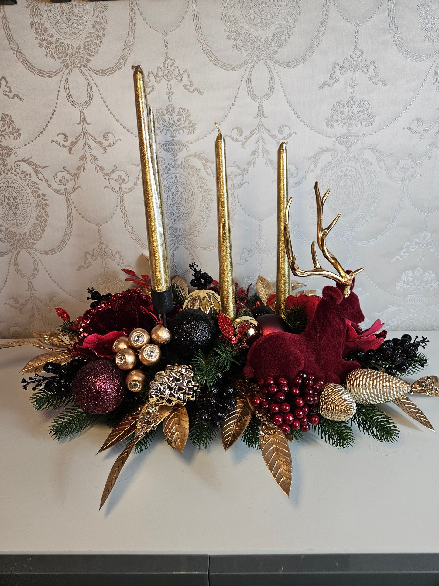 Advent Gesteck + 4 Kerzen, Tischdekor, Tischgesteck, Winterdekor, Adventdekoration rot gold schwarz