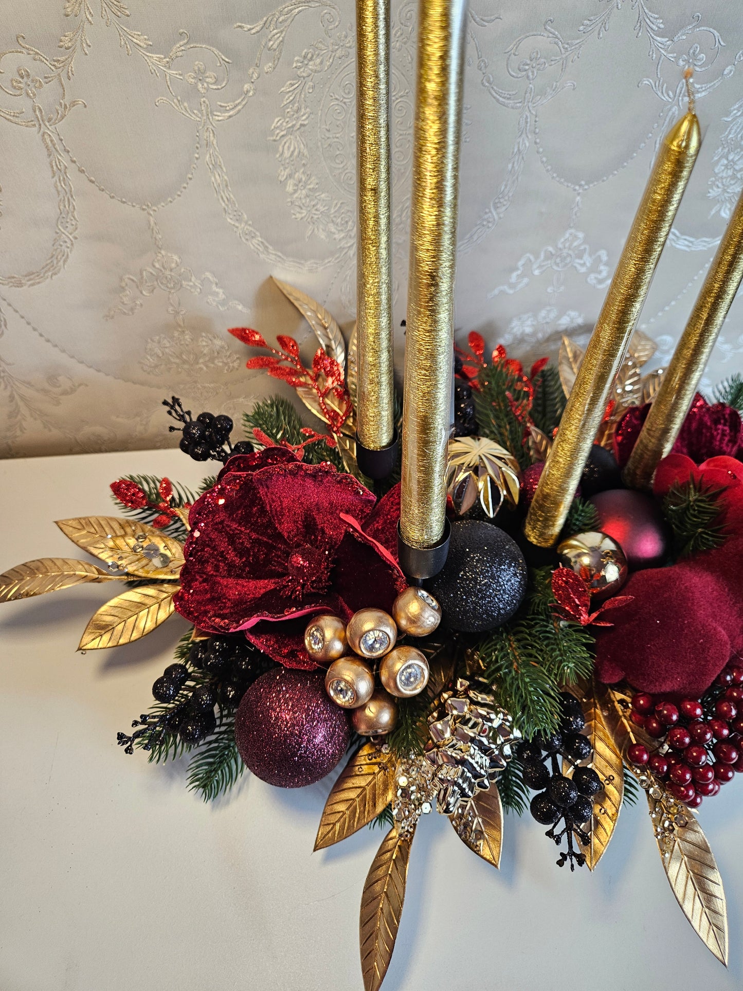 Advent Gesteck + 4 Kerzen, Tischdekor, Tischgesteck, Winterdekor, Adventdekoration rot gold schwarz