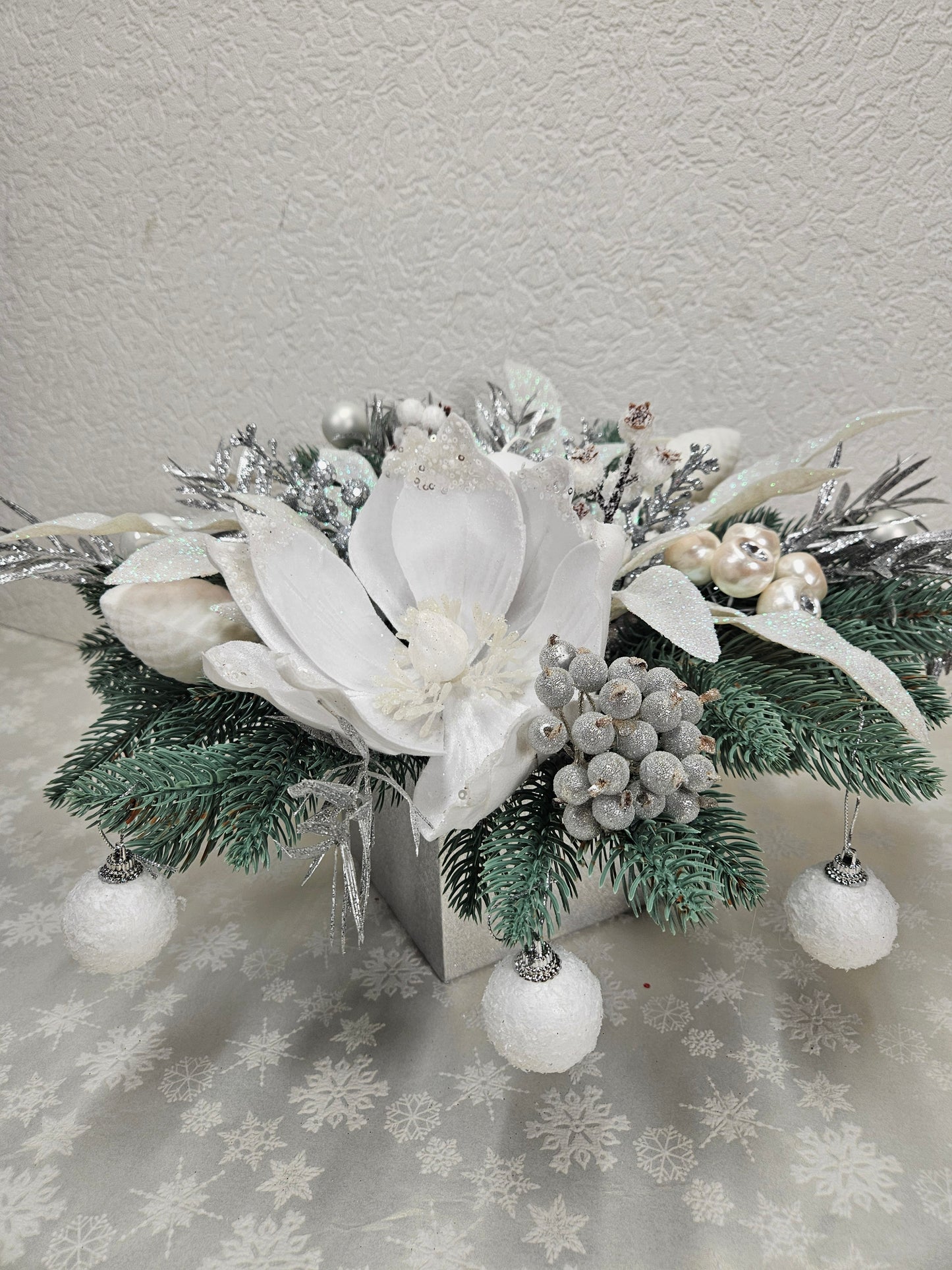 Weihnachtsgesteck + Kerze, Gesteck, Tischdekor, Tischgesteck, Winterdekor,Advent weiß silber