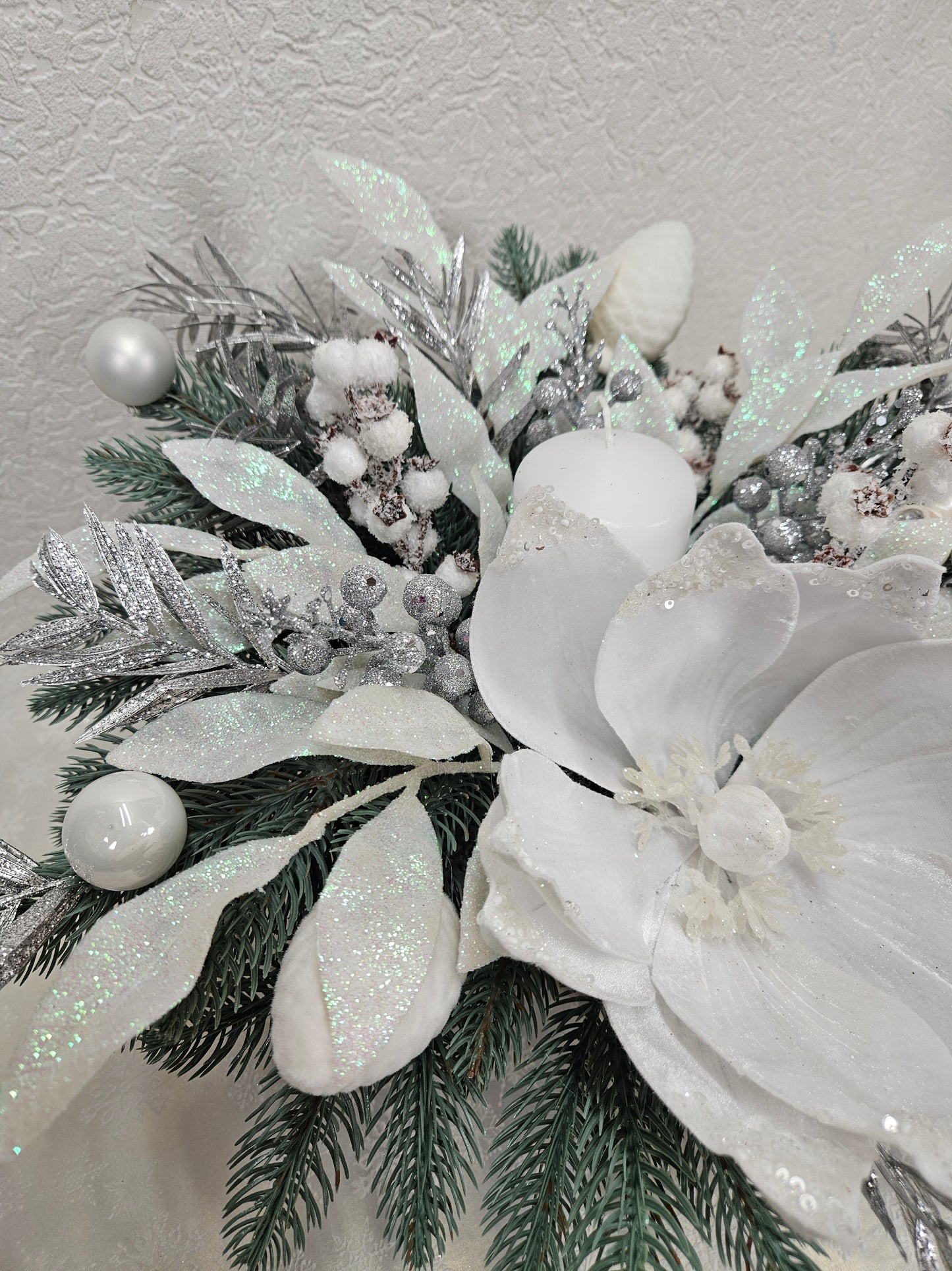 Weihnachtsgesteck + Kerze, Gesteck, Tischdekor, Tischgesteck, Winterdekor,Advent weiß silber