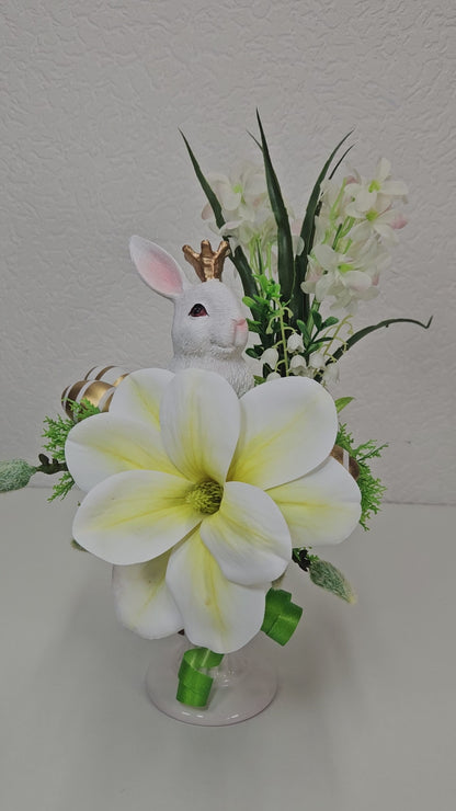 Osterdekorationen mit einem Häschen Ostern Gesteck Kerzenhalter