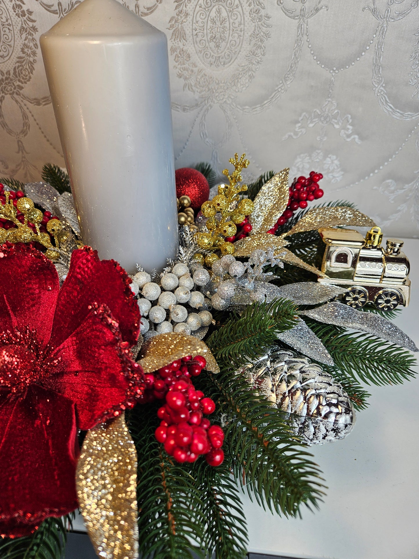 Weihnachtsgesteck + Kerze, Gesteck, Tischdekor, Tischgesteck, Winterdekor,Advent schwarz grün rot gold silber