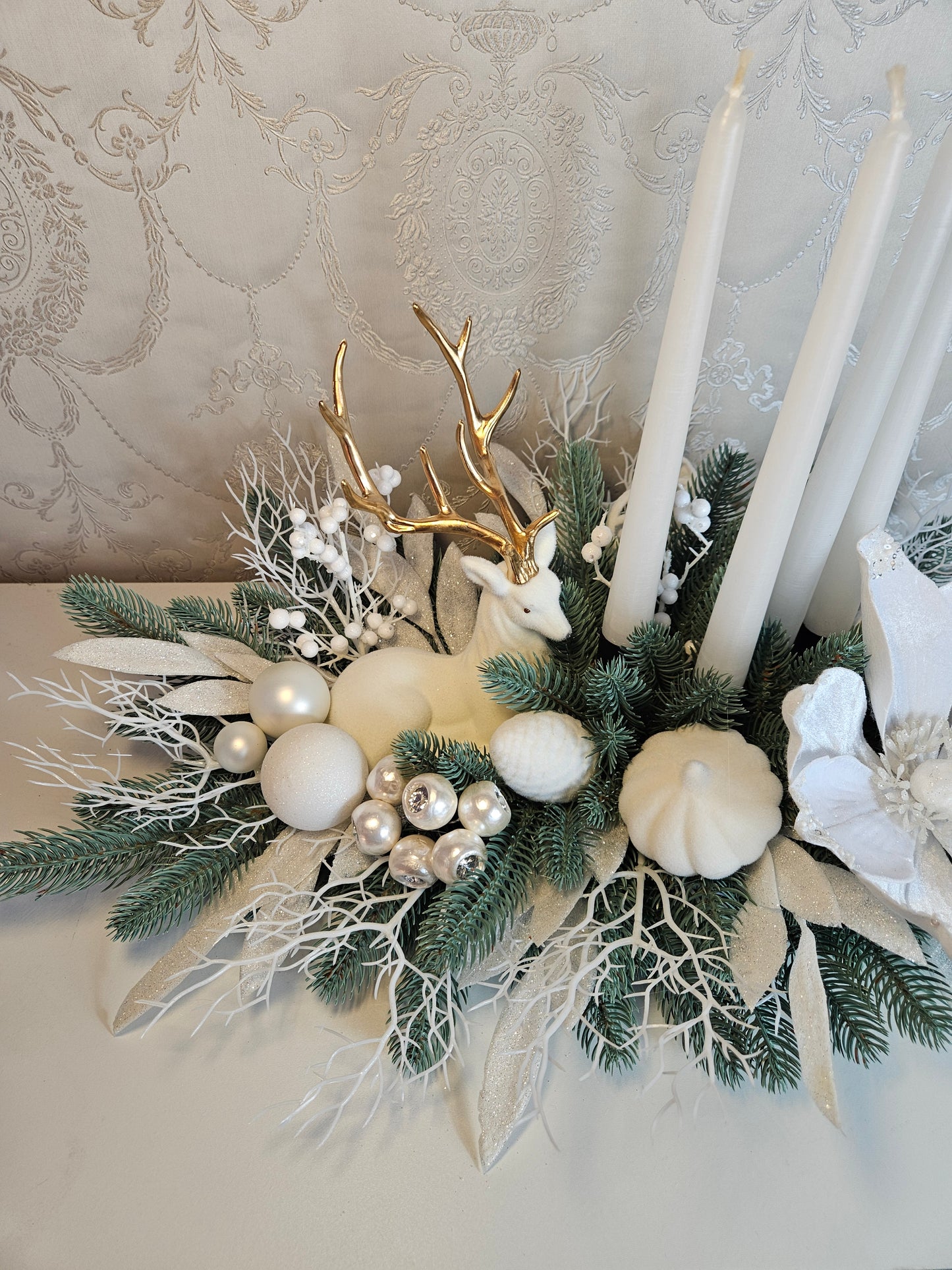 Weihnachtsgesteck + Adventsgesteck + 4 Kerzen, Kamingesteck, Chrismes, Rehe, Weihnachtsdeko Weihnachtsblumen Tischdekor, Tischgesteck, Winterdekor,Advent