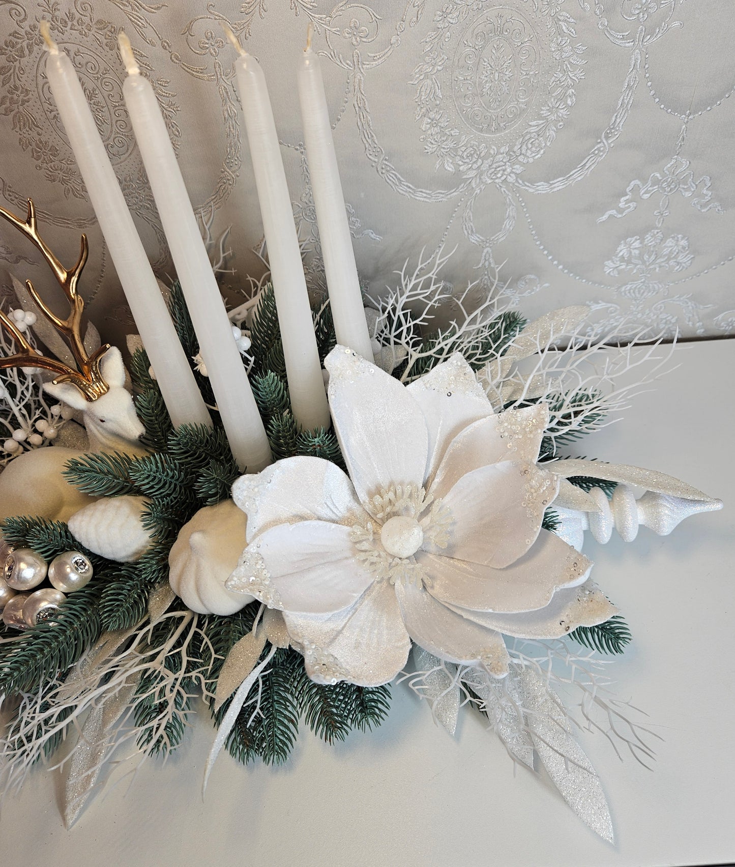 Weihnachtsgesteck + Adventsgesteck + 4 Kerzen, Kamingesteck, Chrismes, Rehe, Weihnachtsdeko Weihnachtsblumen Tischdekor, Tischgesteck, Winterdekor,Advent