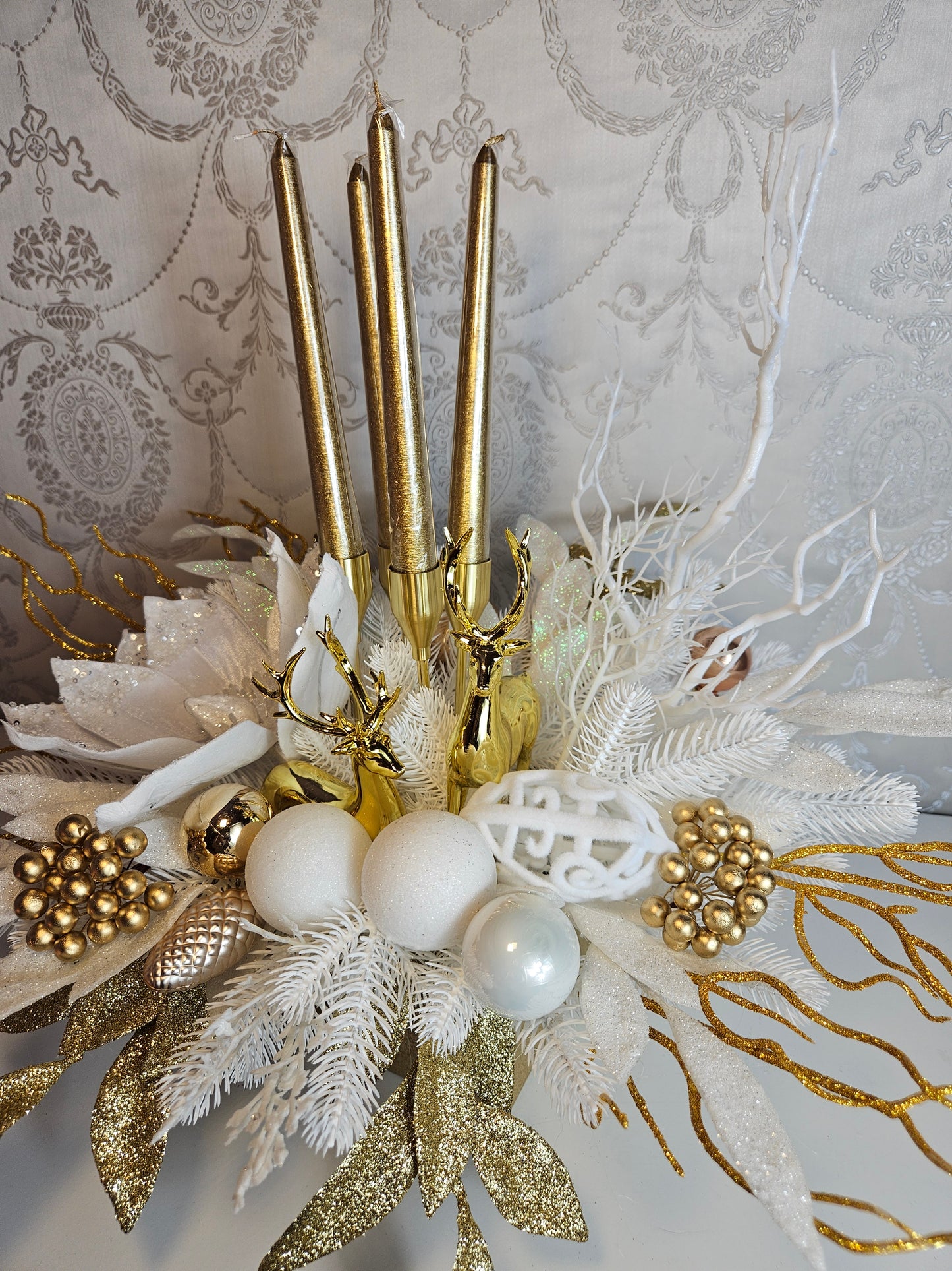 Weihnachtsgesteck + 4 Kerzen + 2 Rehe/Hirsche, Geschenk, Tischdekor, Tischgesteck, Winterdekor,Advent weiss gold