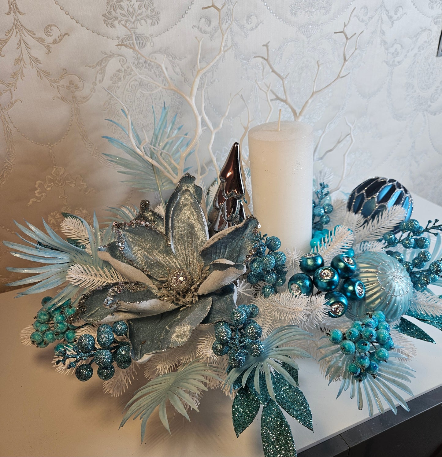 Weihnachtsgesteck + 1 Kerze, Geschenk, Tischdekor, Tischgesteck, Winterdekor,Advent weiss türkis silber