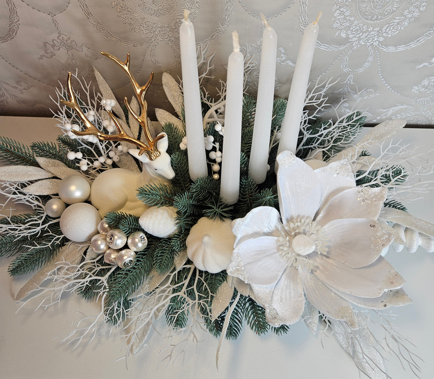 Weihnachtsgesteck + Adventsgesteck + 4 Kerzen, Kamingesteck, Chrismes, Rehe, Weihnachtsdeko Weihnachtsblumen Tischdekor, Tischgesteck, Winterdekor,Advent