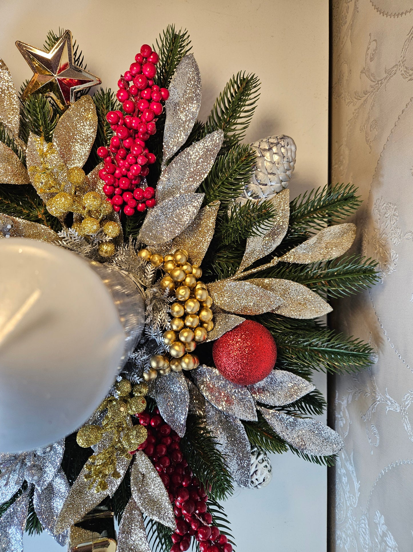 Weihnachtsgesteck + Kerze, Gesteck, Tischdekor, Tischgesteck, Winterdekor,Advent schwarz grün rot gold silber