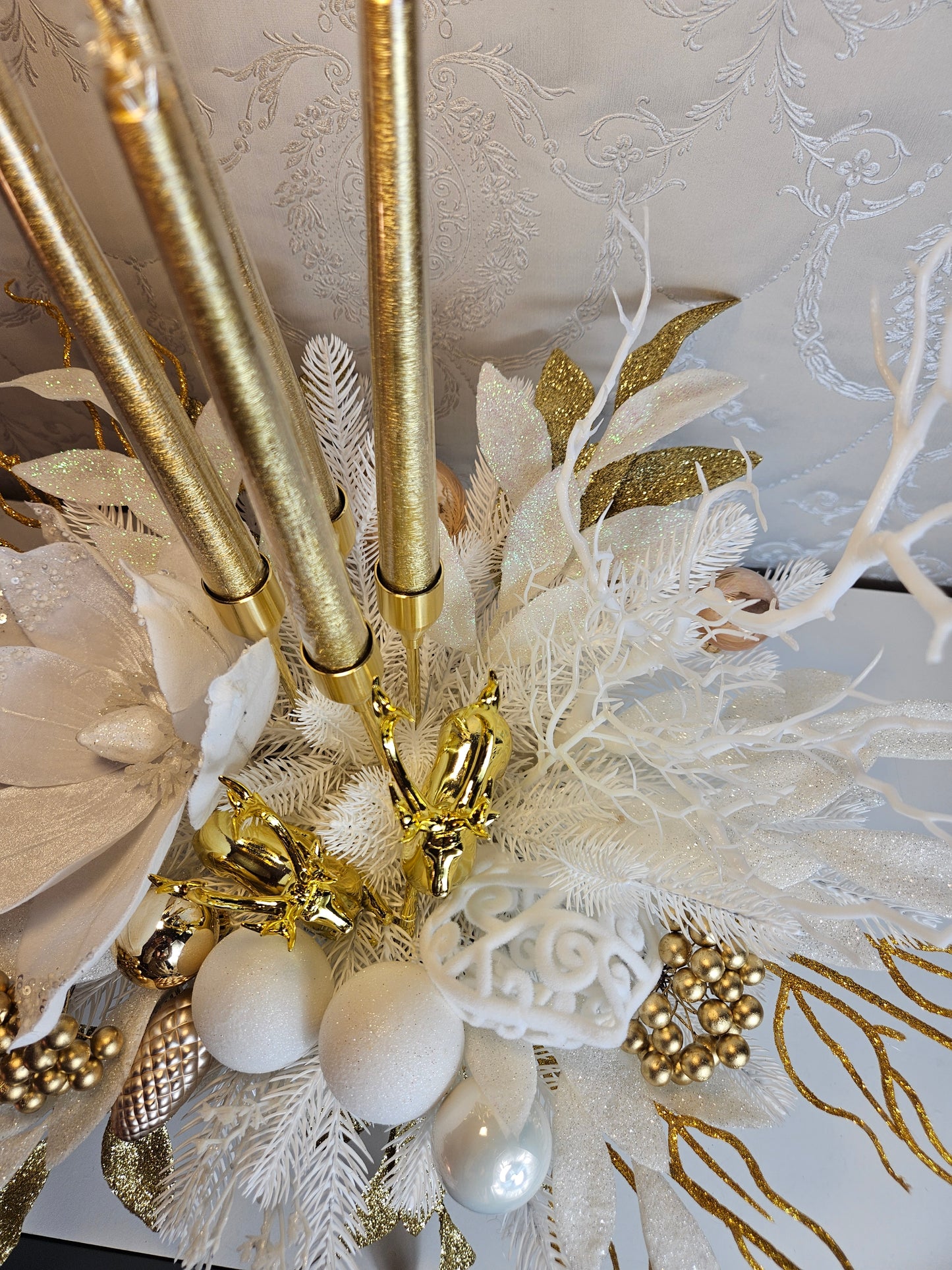 Weihnachtsgesteck + 4 Kerzen + 2 Rehe/Hirsche, Geschenk, Tischdekor, Tischgesteck, Winterdekor,Advent weiss gold