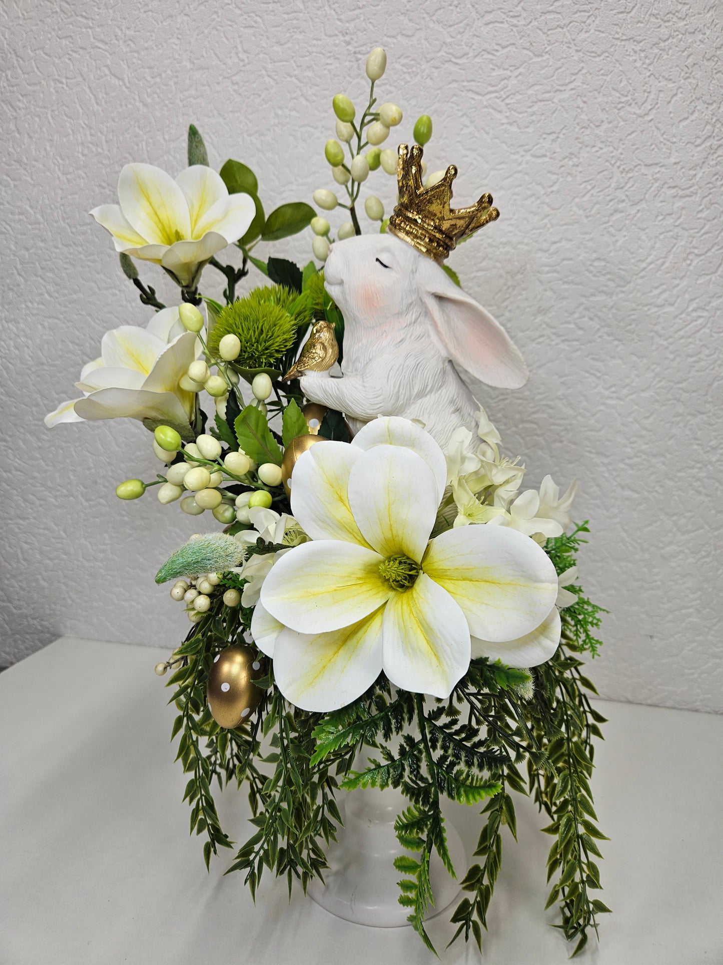 Osterdekorationen mit einem Hasen Ostern Gesteck Kerzenhalter