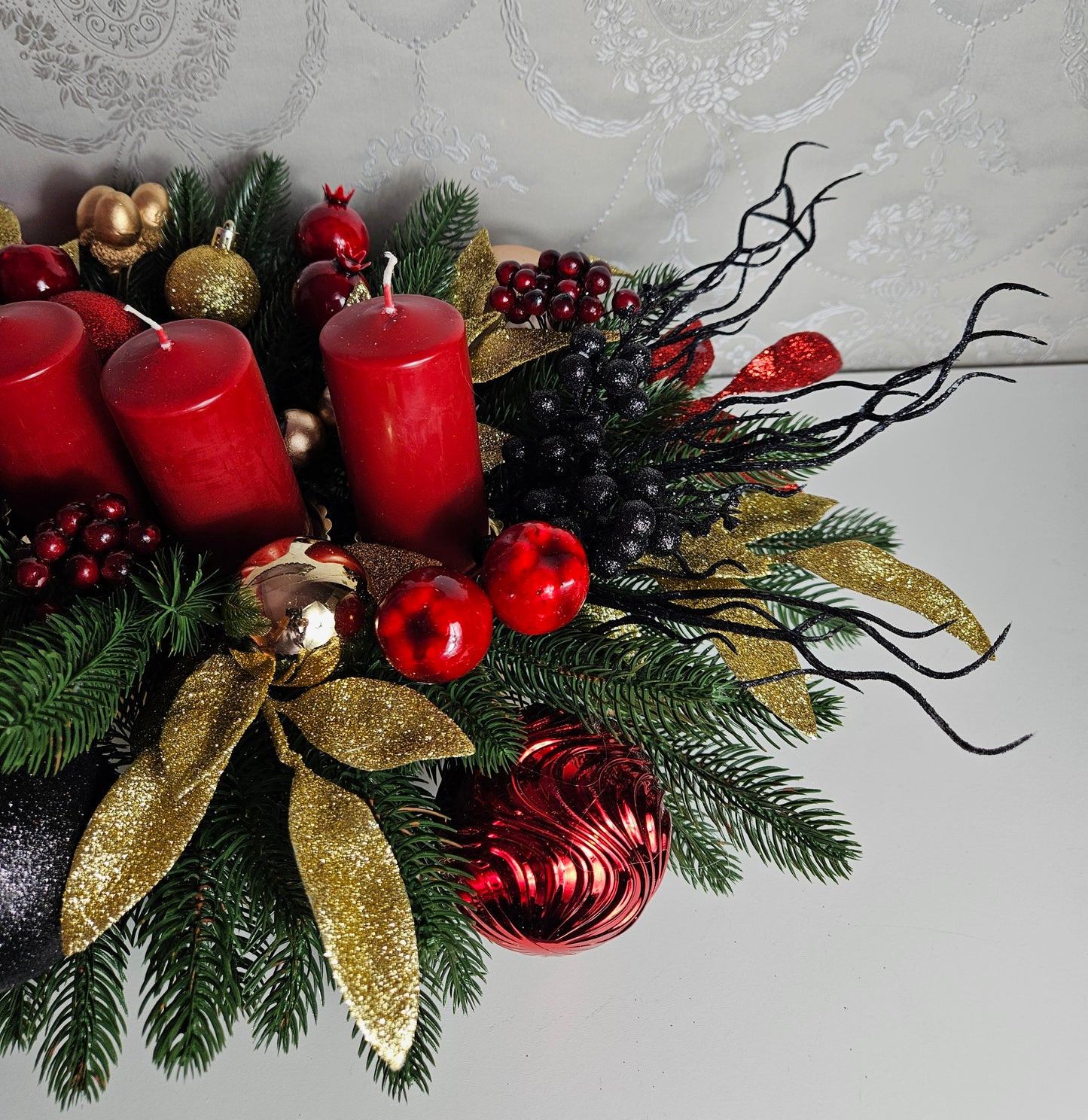 Weihnachtsgirlande + Adventsgesteck + 4 Kerzen, Kamingesteck, Chrismes, Rehe, Weihnachtsdeko Weihnachtsblumen Tischdekor, Tischgesteck, Winterdekor,Advent Weihnachtsdekoration Geschenkideen grün schwarz rot gold