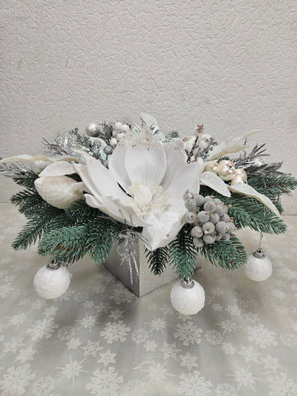 Weihnachtsgesteck + Kerze, Gesteck, Tischdekor, Tischgesteck, Winterdekor,Advent weiß silber