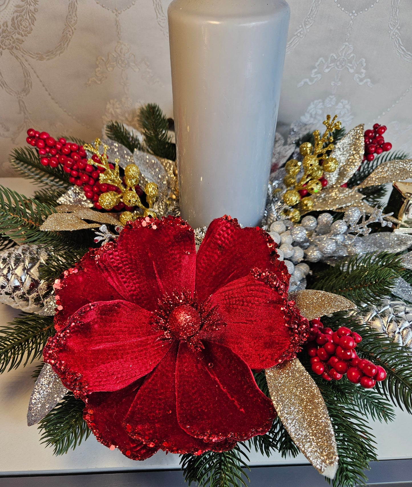 Weihnachtsgesteck + Kerze, Gesteck, Tischdekor, Tischgesteck, Winterdekor,Advent schwarz grün rot gold silber