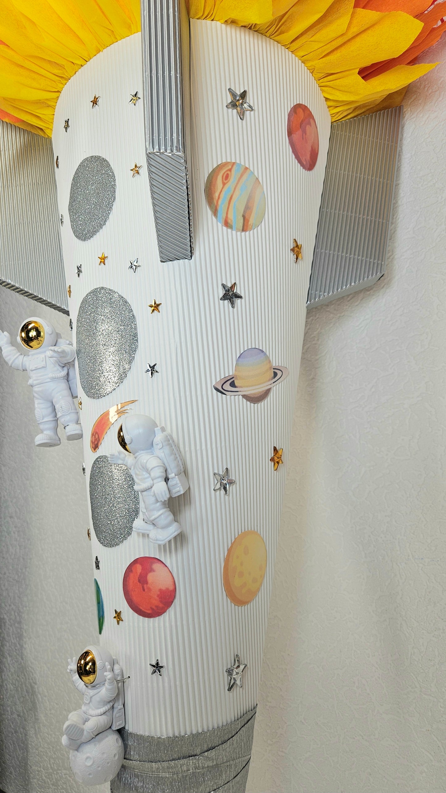 SCHULTÜTE ZUCKERTÜTE "WELTALL / RAKETE /  RAUMSCHIFF / ASTRONAUTEN" für Jungs weiß silber gelb orange rot