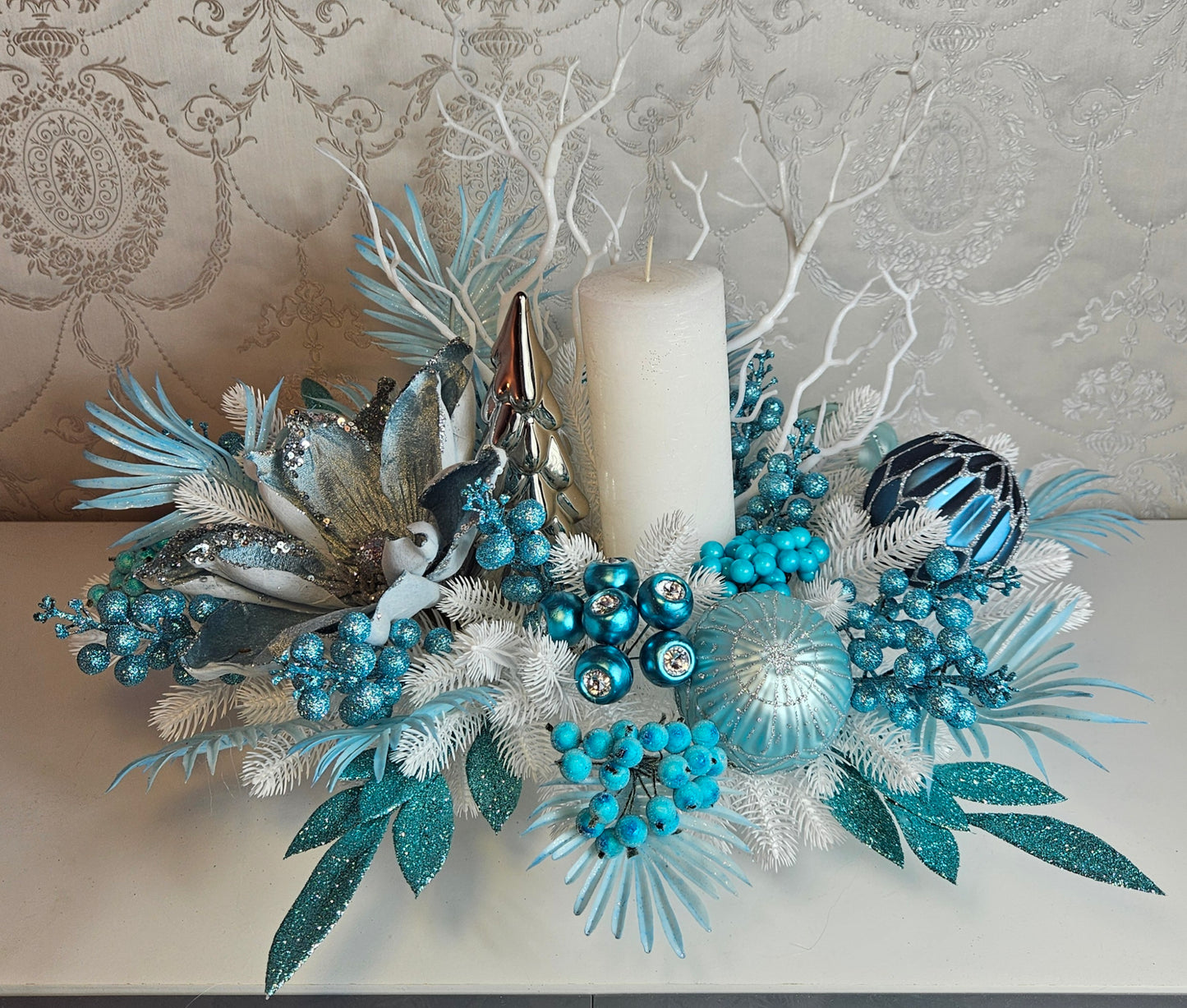 Weihnachtsgesteck + 1 Kerze, Geschenk, Tischdekor, Tischgesteck, Winterdekor,Advent weiss türkis silber