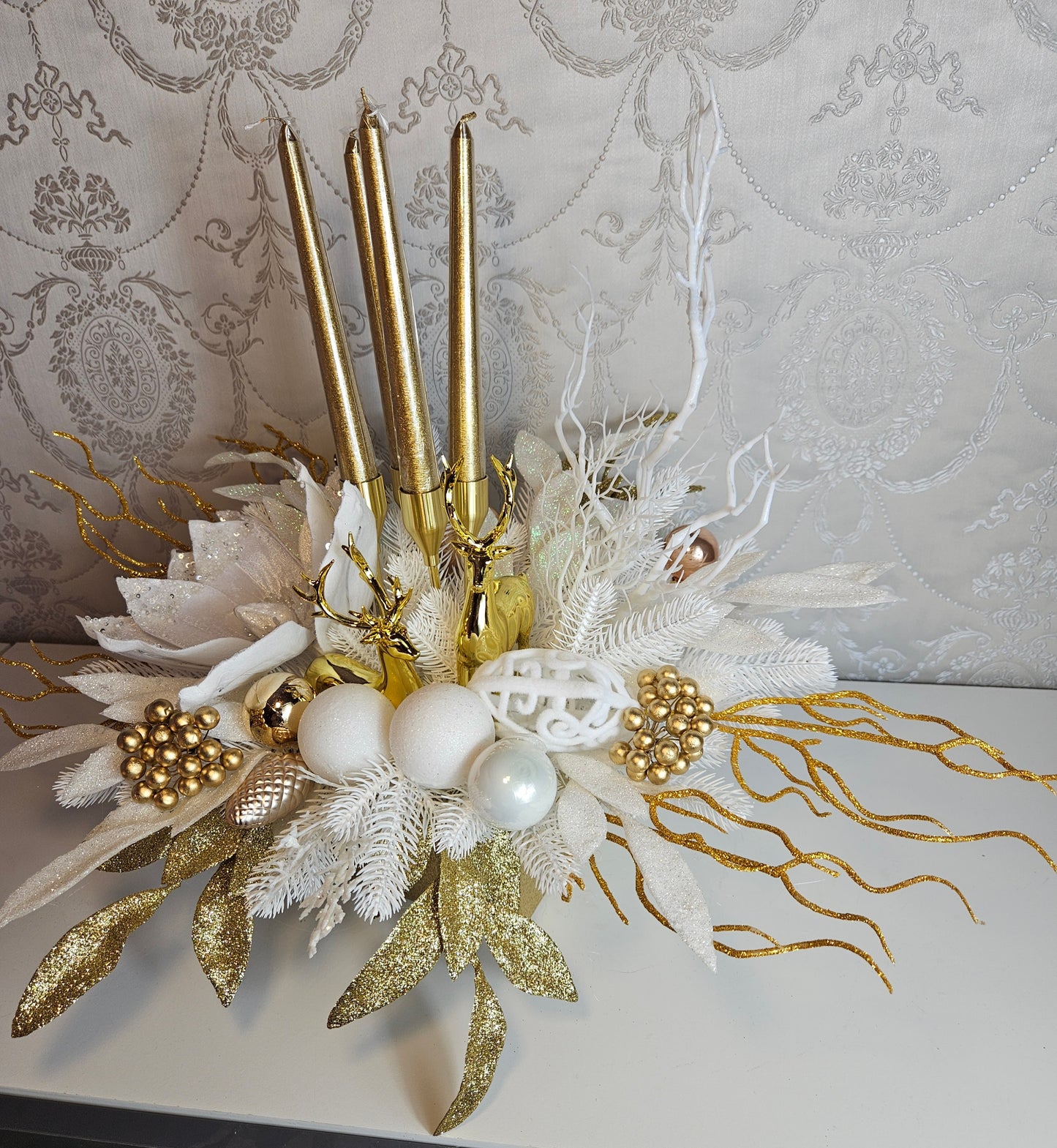 Weihnachtsgesteck + 4 Kerzen + 2 Rehe/Hirsche, Geschenk, Tischdekor, Tischgesteck, Winterdekor,Advent weiss gold