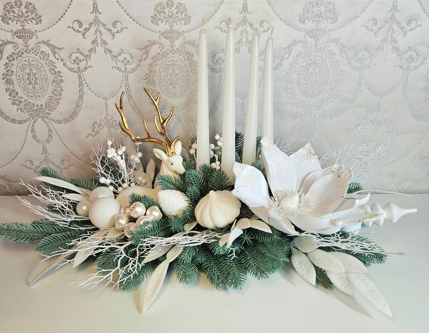 Weihnachtsgesteck + Adventsgesteck + 4 Kerzen, Kamingesteck, Chrismes, Rehe, Weihnachtsdeko Weihnachtsblumen Tischdekor, Tischgesteck, Winterdekor,Advent