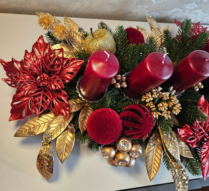 Weihnachtsgesteck + 4 Kerzen, Gesteck, Tischdekor, Tischgesteck, Winterdekor,Advent grün dunkelrot gold