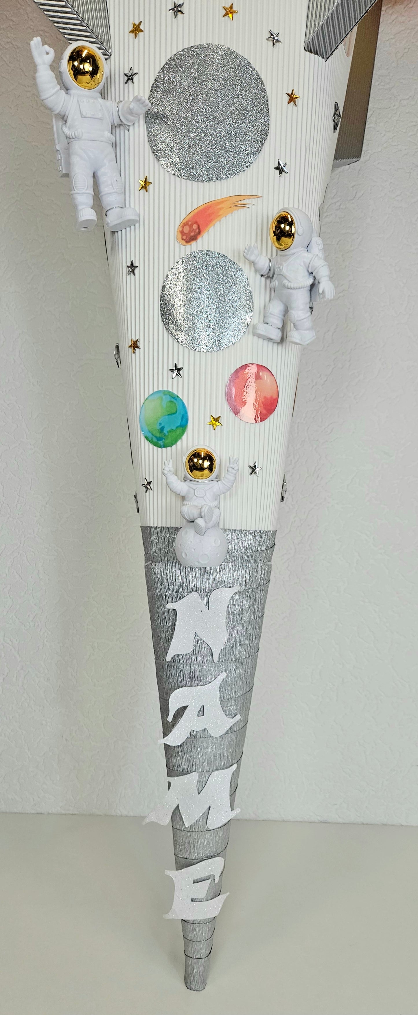 SCHULTÜTE ZUCKERTÜTE "WELTALL / RAKETE /  RAUMSCHIFF / ASTRONAUTEN" für Jungs weiß silber gelb orange rot