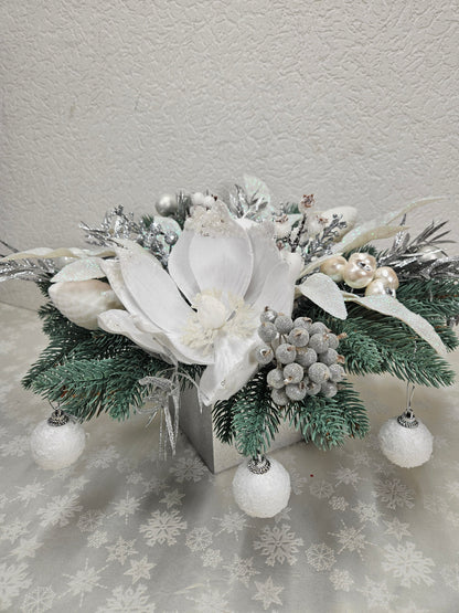 Weihnachtsgesteck + Kerze, Gesteck, Tischdekor, Tischgesteck, Winterdekor,Advent weiß silber