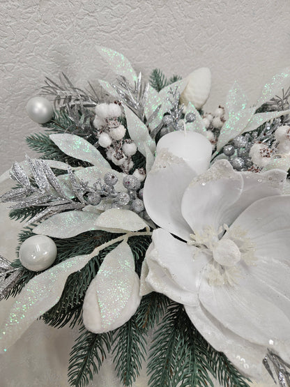 Weihnachtsgesteck + Kerze, Gesteck, Tischdekor, Tischgesteck, Winterdekor,Advent weiß silber