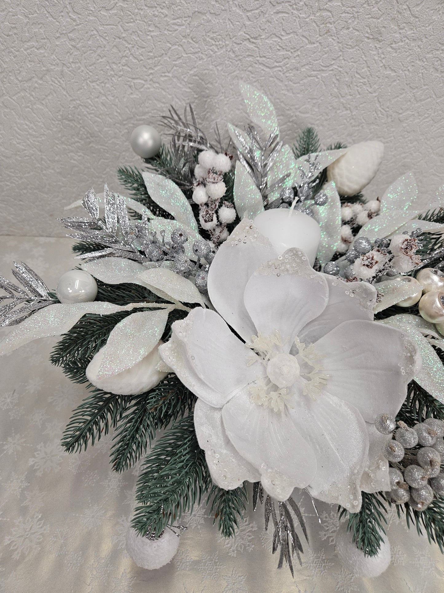 Weihnachtsgesteck + Kerze, Gesteck, Tischdekor, Tischgesteck, Winterdekor,Advent weiß silber