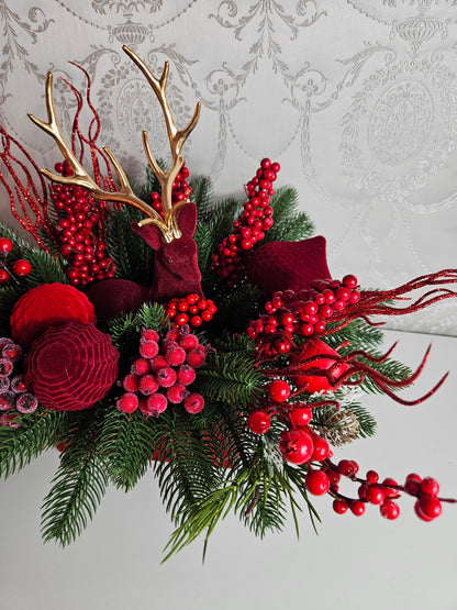 Weihnachtsgesteck + 1 Hirsch, Geschenk, Tischdekor, Tischgesteck, Winterdekor,Weihnachtsgeschenk Purpur rot grün dunkelrot